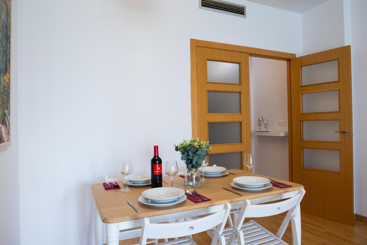 Lovely 2 Bedroom Terrace Wifi Parking Ac Heating Attic Valencia Kültér fotó