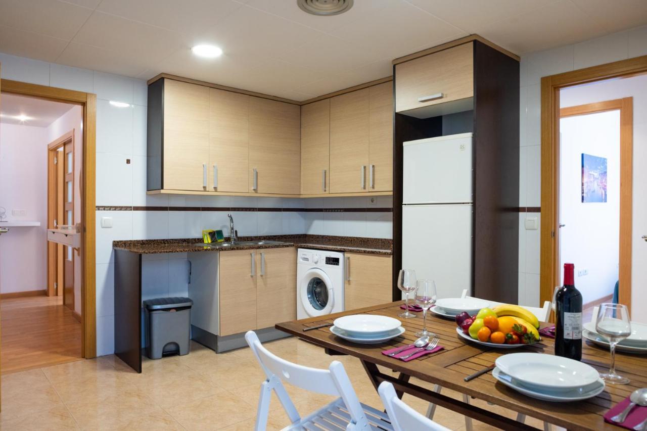 Lovely 2 Bedroom Terrace Wifi Parking Ac Heating Attic Valencia Kültér fotó