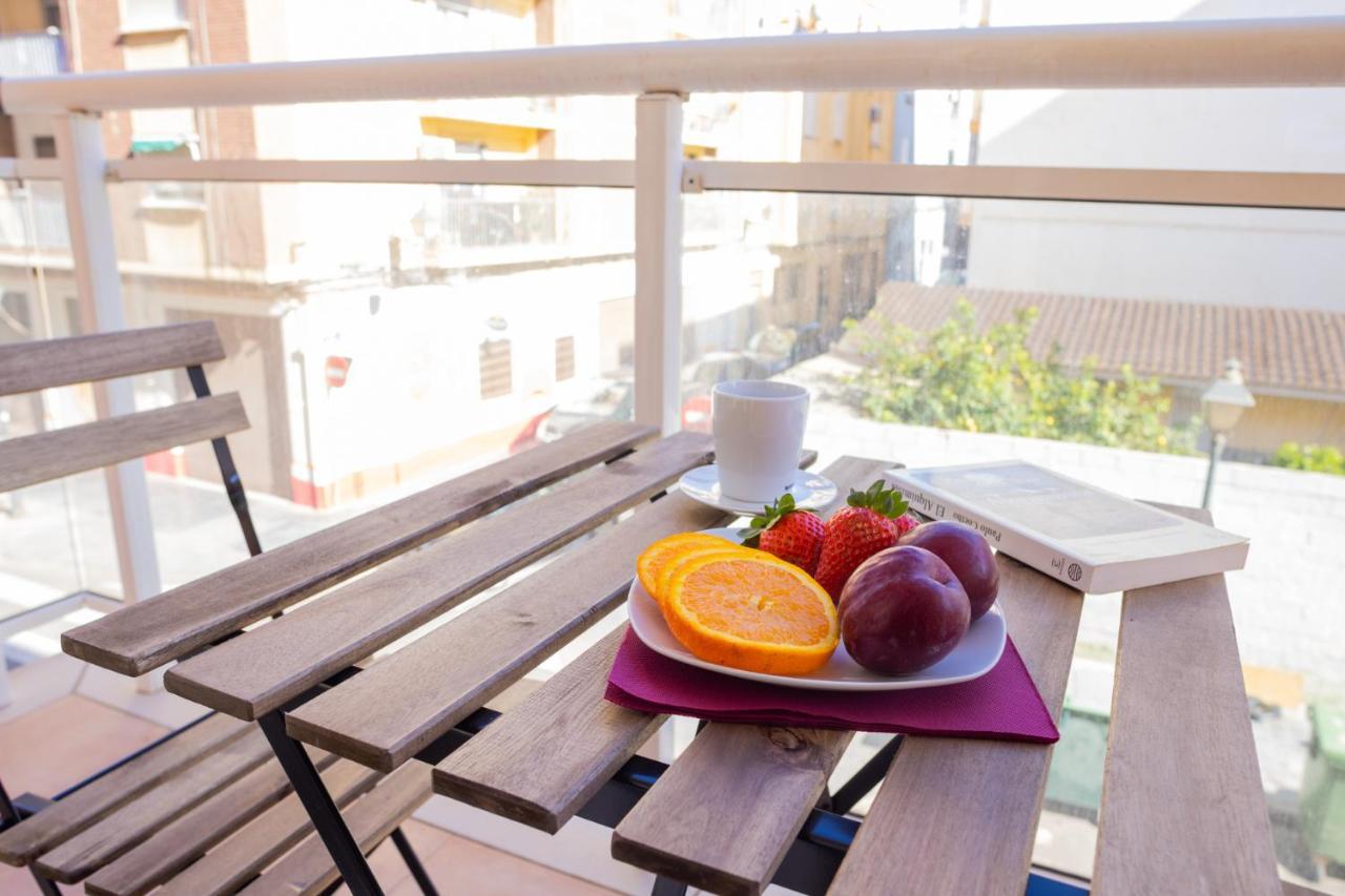 Lovely 2 Bedroom Terrace Wifi Parking Ac Heating Attic Valencia Kültér fotó