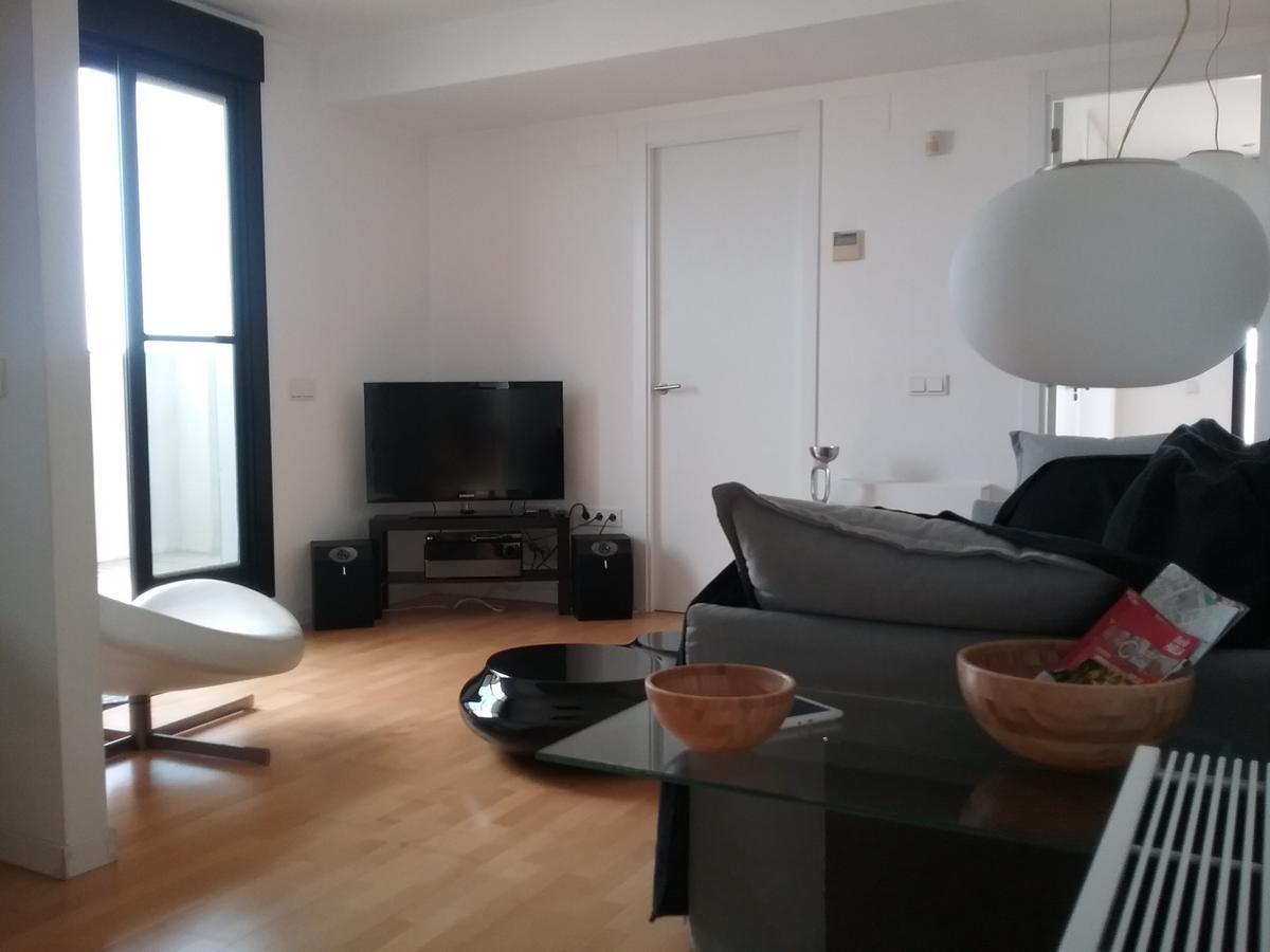Lovely 2 Bedroom Terrace Wifi Parking Ac Heating Attic Valencia Kültér fotó