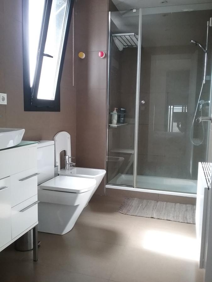 Lovely 2 Bedroom Terrace Wifi Parking Ac Heating Attic Valencia Kültér fotó