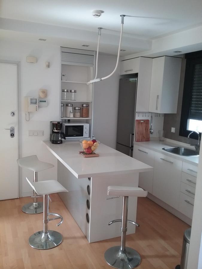 Lovely 2 Bedroom Terrace Wifi Parking Ac Heating Attic Valencia Kültér fotó