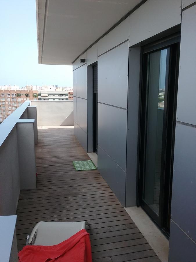 Lovely 2 Bedroom Terrace Wifi Parking Ac Heating Attic Valencia Kültér fotó