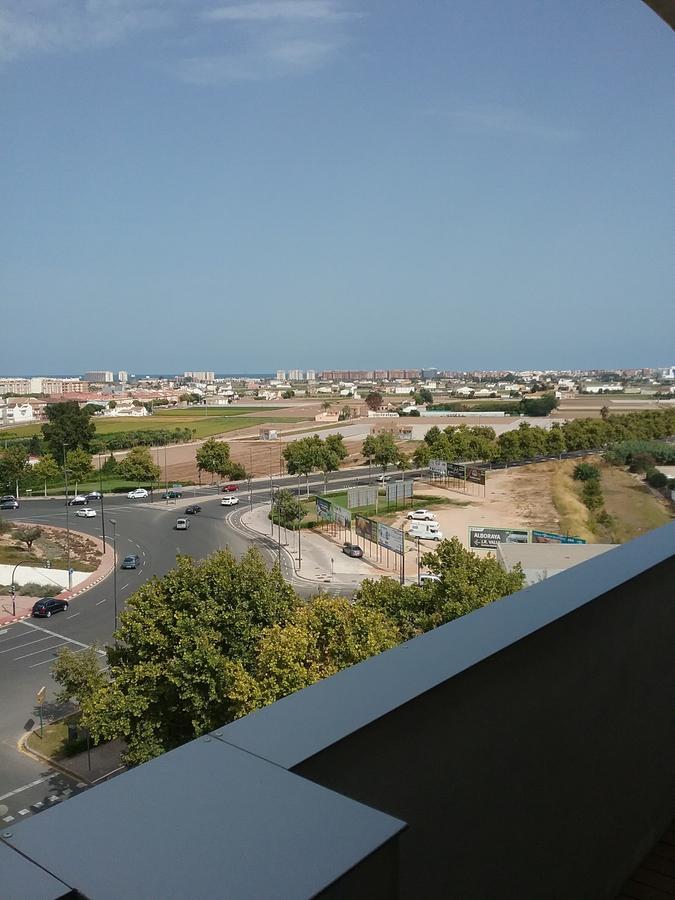 Lovely 2 Bedroom Terrace Wifi Parking Ac Heating Attic Valencia Kültér fotó