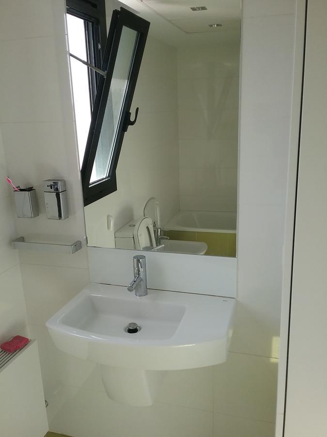 Lovely 2 Bedroom Terrace Wifi Parking Ac Heating Attic Valencia Kültér fotó