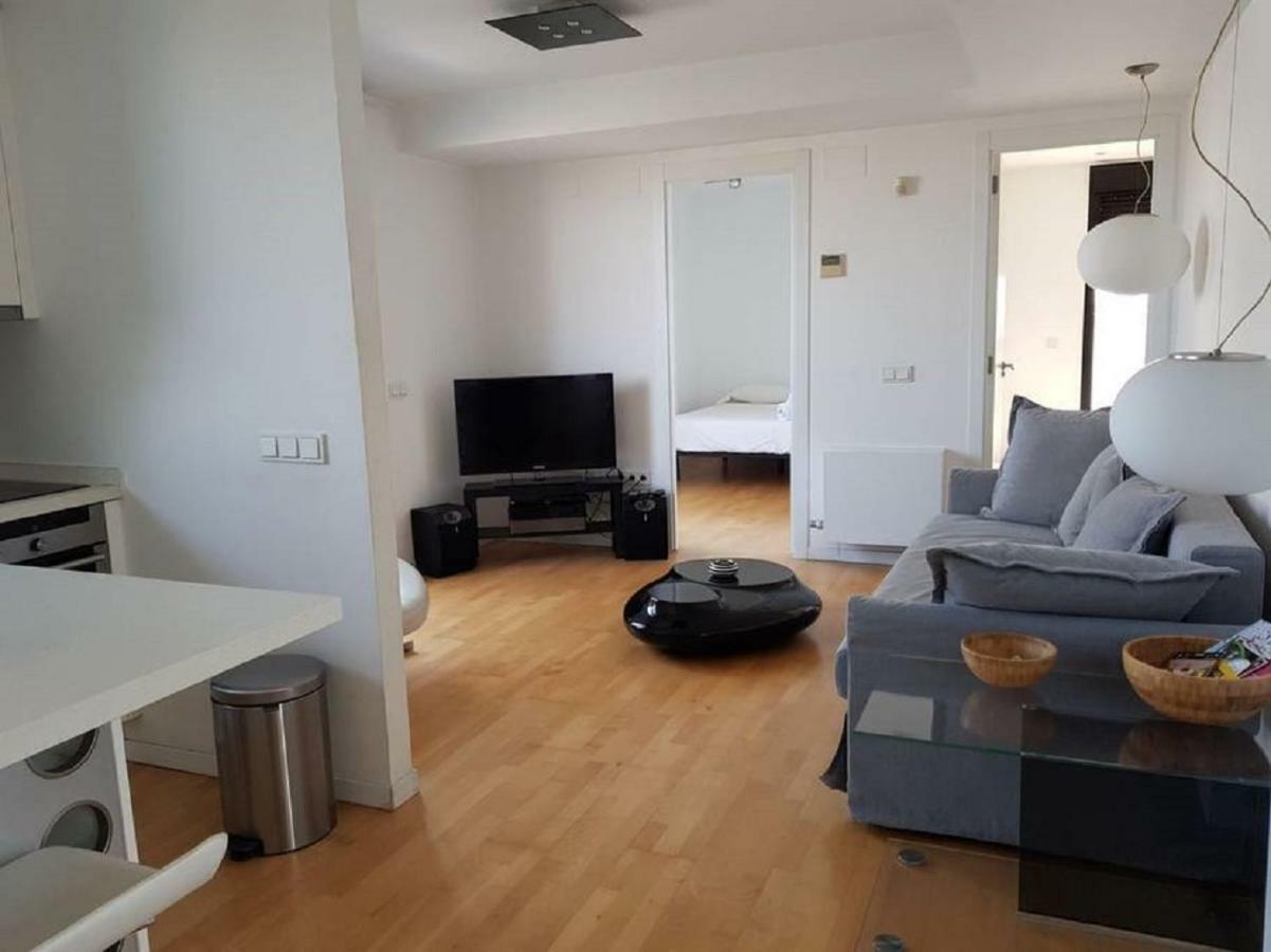 Lovely 2 Bedroom Terrace Wifi Parking Ac Heating Attic Valencia Kültér fotó