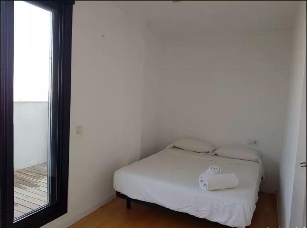 Lovely 2 Bedroom Terrace Wifi Parking Ac Heating Attic Valencia Kültér fotó